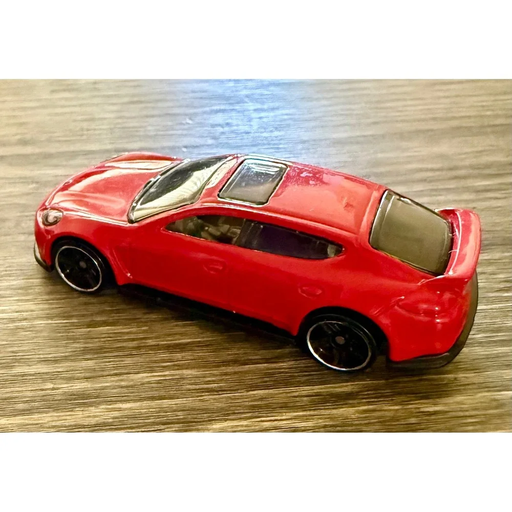 Hot Wheels Porsche Panamera Turbo S Boys 1:64 Red Excellent Diecast Toy Car